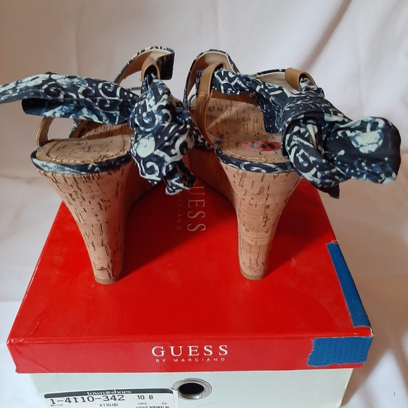 GUESS SHOES, NWOT,Size 10, navy and white, ORIGINAL BOX - Picture 3 of 4